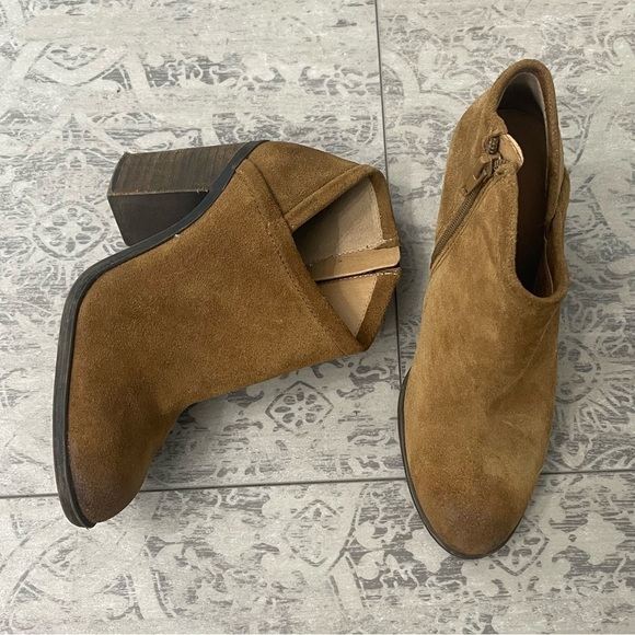 Lucky Brand Camel Brown Suede Ankle Bootie Boots SZ 6 - Picture 3 of 9